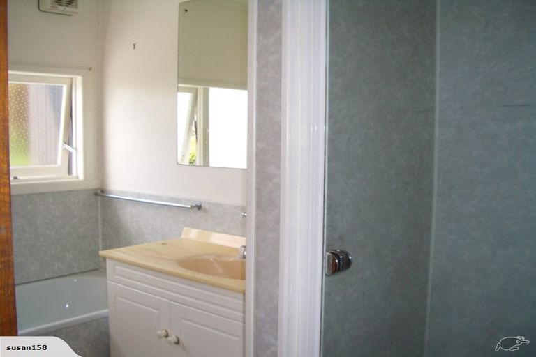 Photo of property in 796 East Coast Road, Oteha, Auckland, 0630