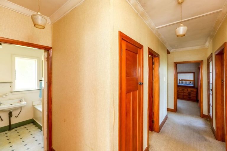 Photo of property in 35 Breakwater Road, Moturoa, New Plymouth, 4310