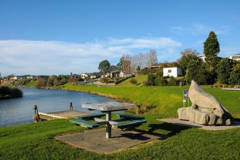 Photo of property in 2 Vesey Drive, Katikati, 3129