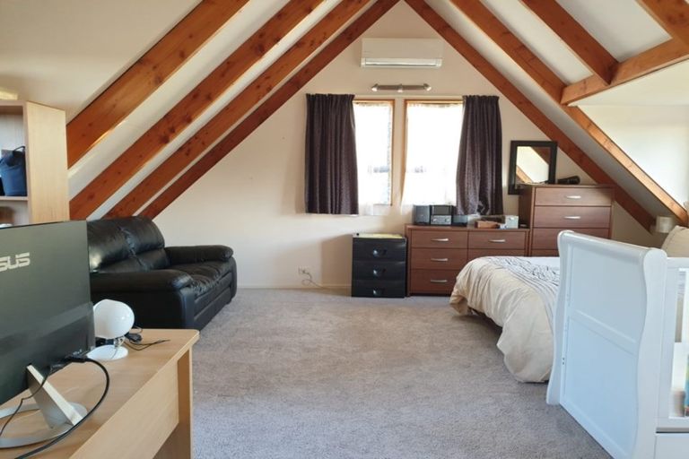 Photo of property in 16 Goldfinch Rise, Unsworth Heights, Auckland, 0632