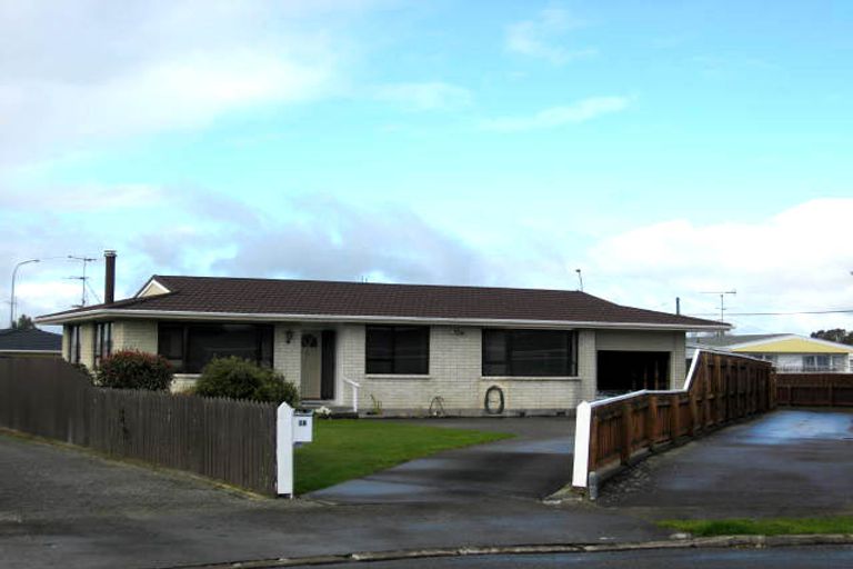 Photo of property in 38 Lowes Place, Solway, Masterton, 5810