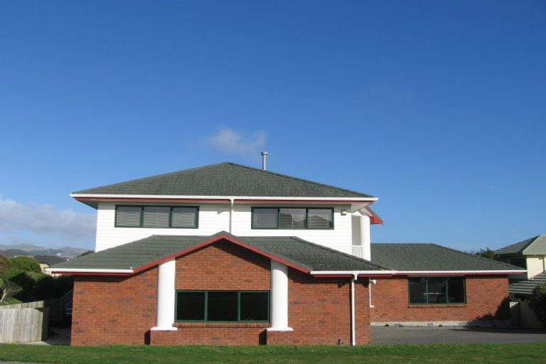 Photo of property in 3 Padstow Place, Camborne, Porirua, 5026