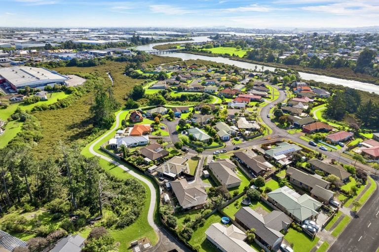 Photo of property in 10 Lutana Place, Burswood, Auckland, 2013