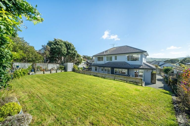 Photo of property in 12 Lanyon Place, Whitby, Porirua, 5024
