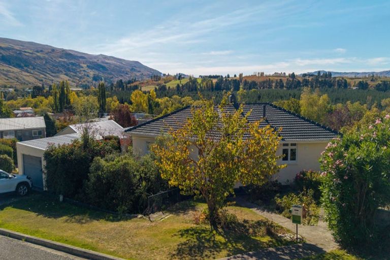 Photo of property in 34 Branxholm Street, Roxburgh, 9500