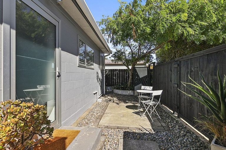 Photo of property in 22 Sackville Street, Fitzroy, New Plymouth, 4312