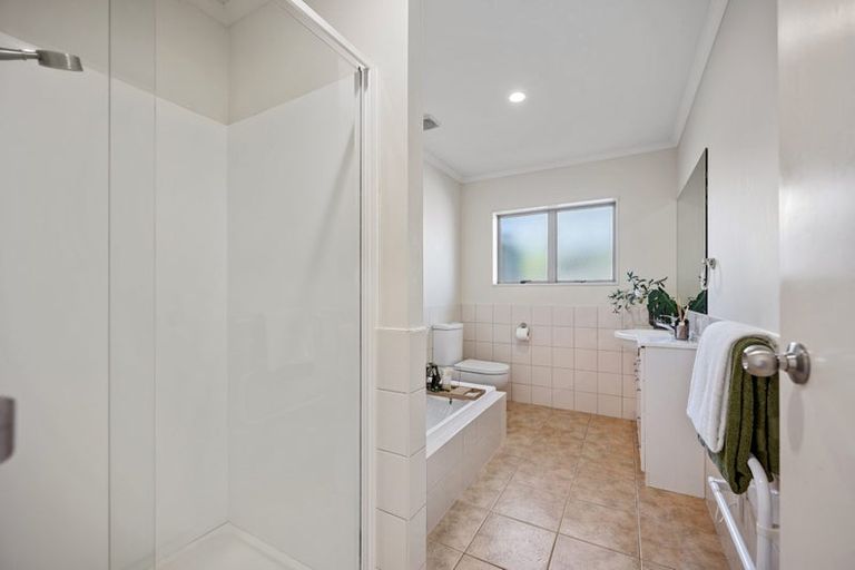 Photo of property in 45 Nimstedt Avenue, Oteha, Auckland, 0632