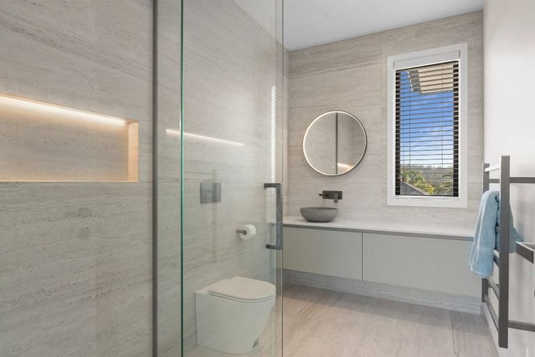 Photo of property in 5 Waipuia Place, Greenhithe, Auckland, 0632