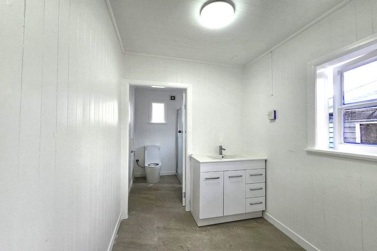 Photo of property in 12 Miro Road, Mangere Bridge, Auckland, 2022