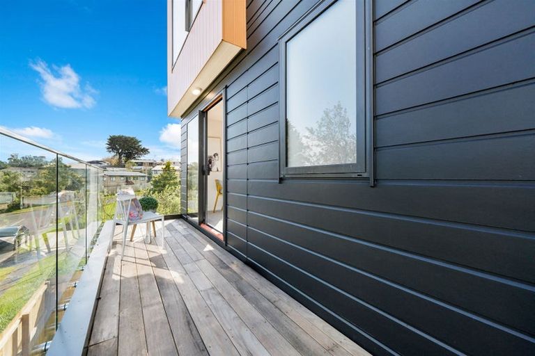 Photo of property in 4b Flaunty Place, West Harbour, Auckland, 0618