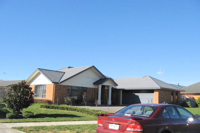 Photo of property in 15 Waipuna Place, Rototuna, Hamilton, 3210