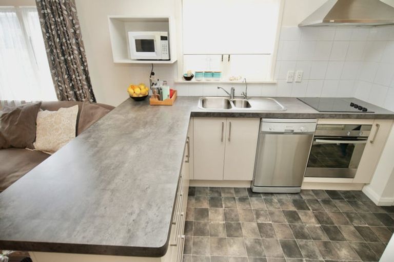 Photo of property in 16 Rata Street, Roslyn, Palmerston North, 4414