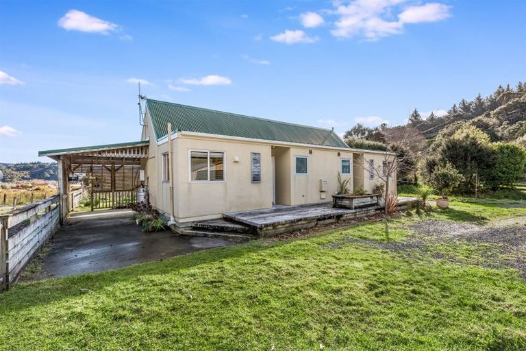 Photo of property in 38 Pencarrow Crescent, Wainuiomata, Lower Hutt, 5014