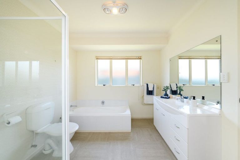 Photo of property in 17 Brookside Close, Highbury, Palmerston North, 4412