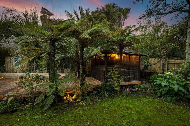 Photo of property in 4 Kitewaho Road, Swanson, Auckland, 0816