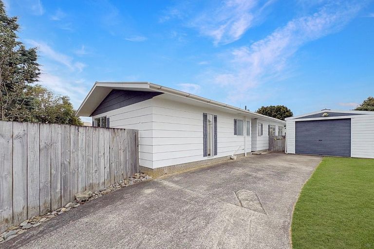 Photo of property in 1 Strathmore Avenue, Levin, 5510