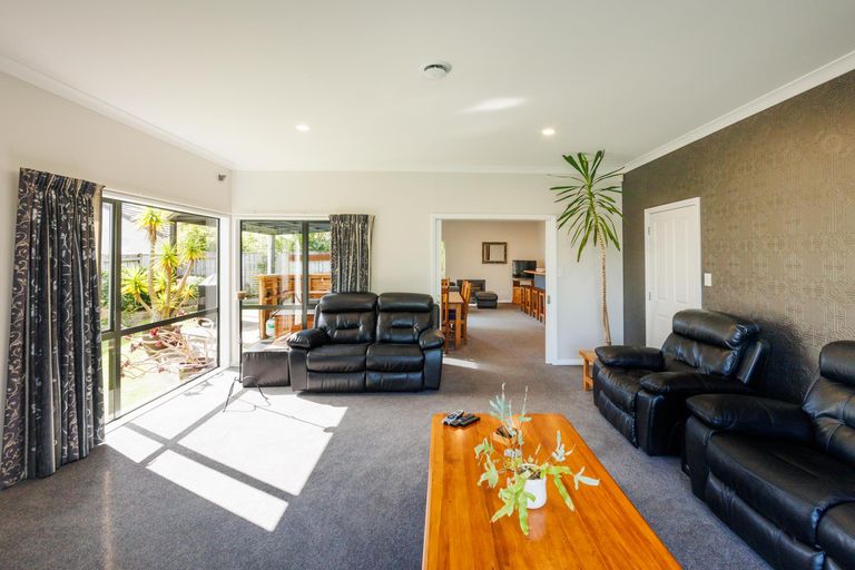 Photo of property in 15 Silkwood Place, Fitzherbert, Palmerston North, 4410