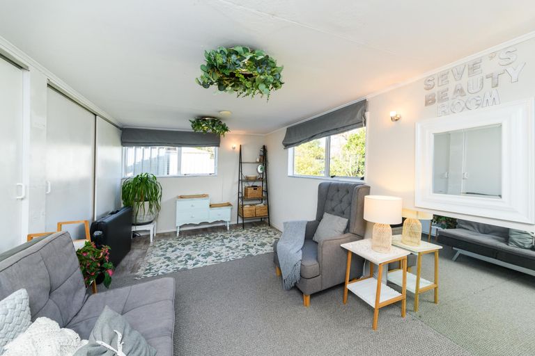 Photo of property in 91 Apollo Parade, Milson, Palmerston North, 4414