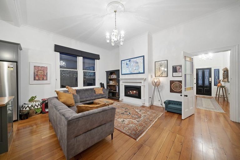 Photo of property in 240 Sutherland Road, Lyall Bay, Wellington, 6022