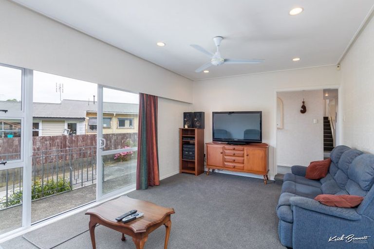 Photo of property in 3 Lowry Crescent, Stokes Valley, Lower Hutt, 5019