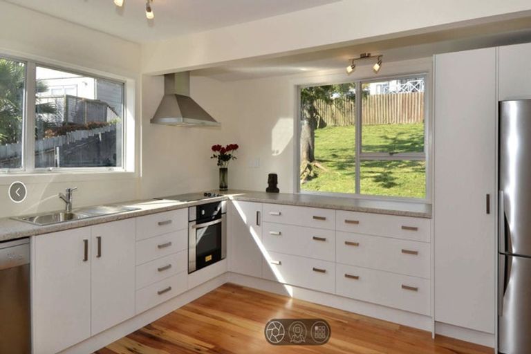 Photo of property in 2/729 Beach Road, Browns Bay, Auckland, 0630