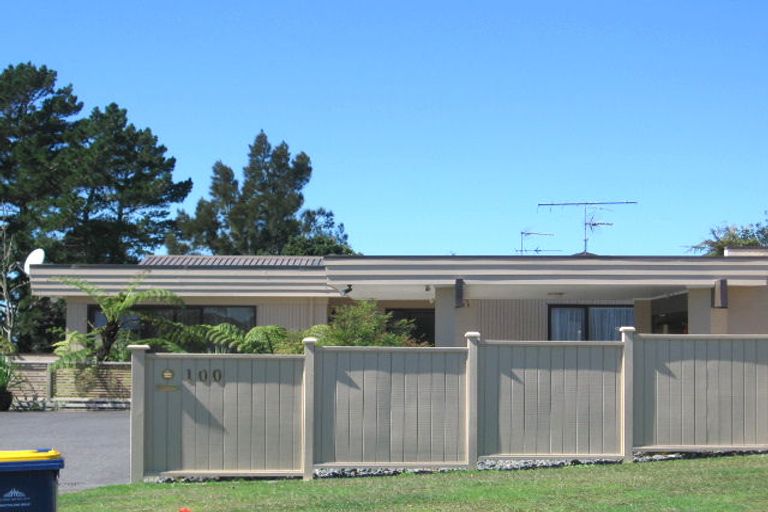 Photo of property in 100 Arran Road, Browns Bay, Auckland, 0630