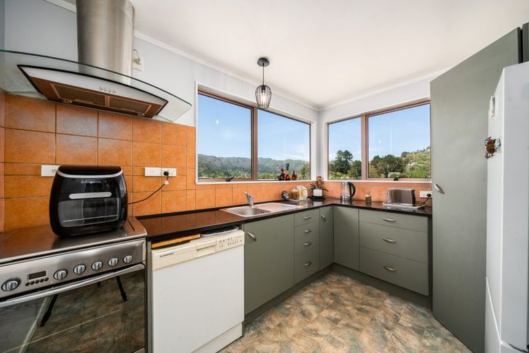 Photo of property in 11 Bogle Grove, Stokes Valley, Lower Hutt, 5019