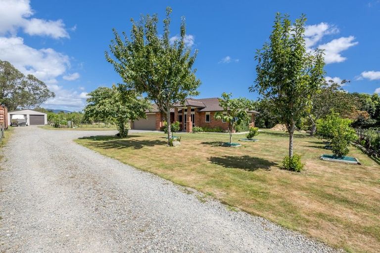 Photo of property in 468 Tararua Road, Levin, 5571