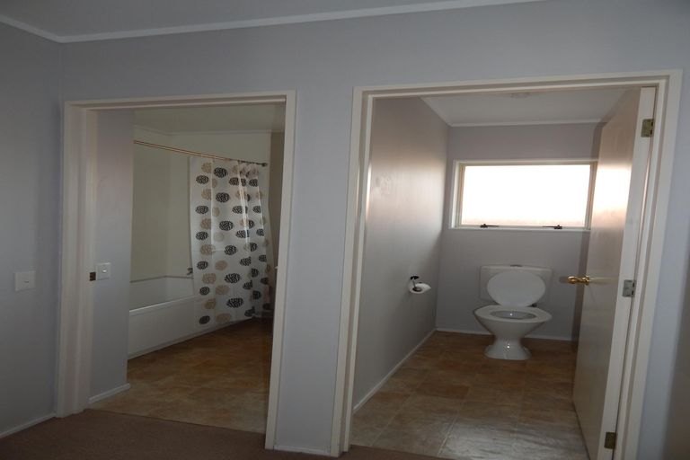 Photo of property in 1/2 Lowburn Place, Clover Park, Auckland, 2019