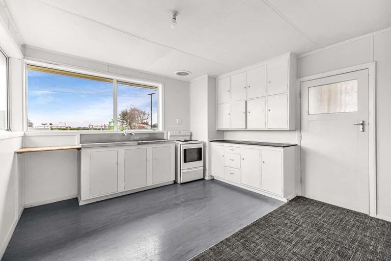 Photo of property in 12 Mcguire Street, Hawera, 4610