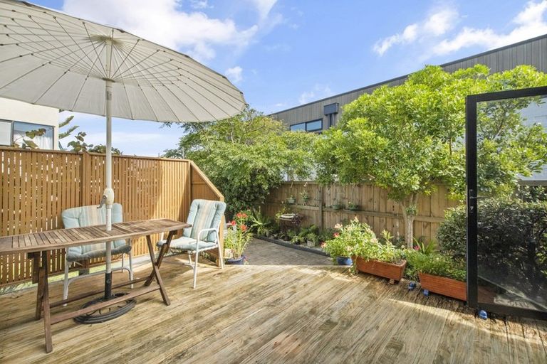 Photo of property in 28 Oceanbeach Road, Mount Maunganui, 3116