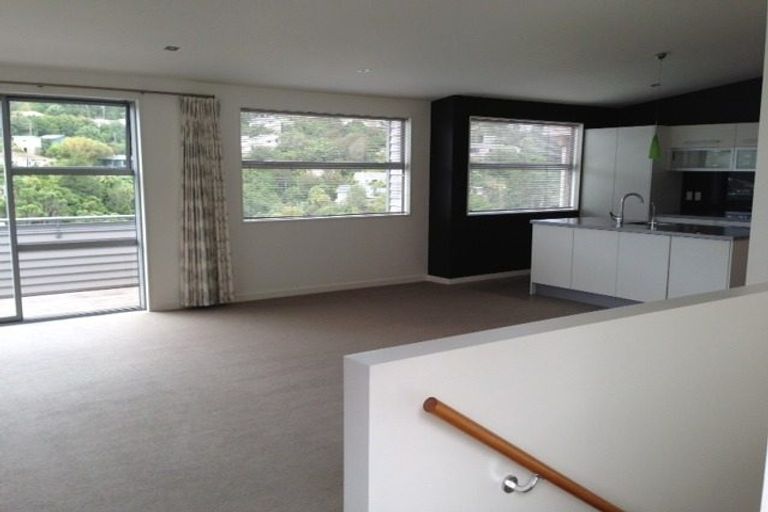 Photo of property in 49 Tiketike Way, Brooklyn, Wellington, 6021