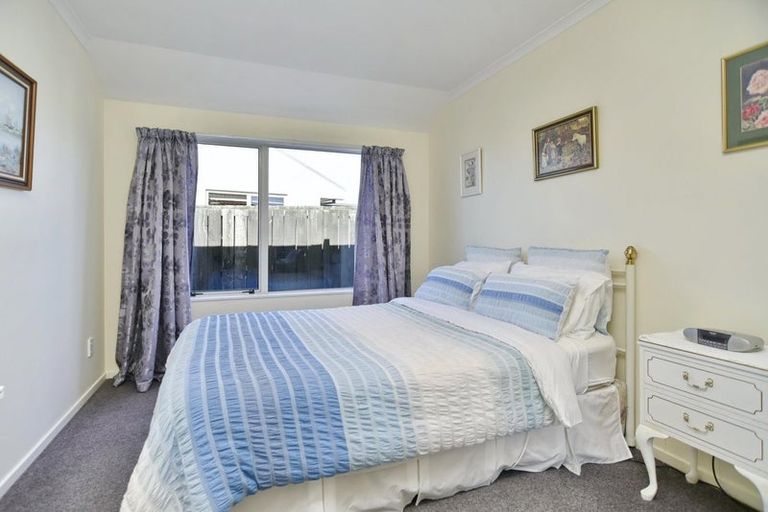 Photo of property in 15 Willowview Drive, Redwood, Christchurch, 8051