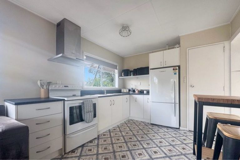 Photo of property in 8c Kupe Drive, Carterton, 5713