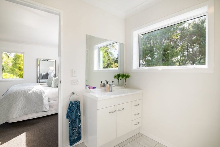 Photo of property in 11 The Close, Greenhithe, Auckland, 0632