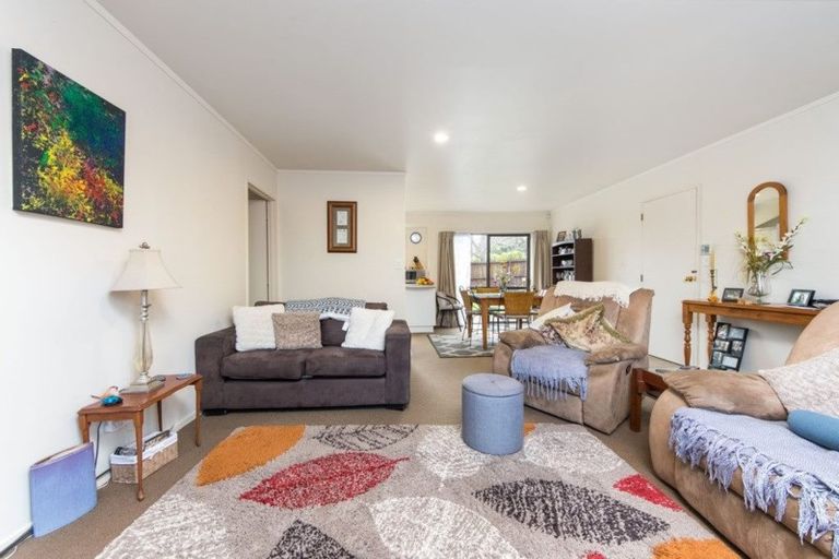 Photo of property in 1/111 Sturges Road, Henderson, Auckland, 0612