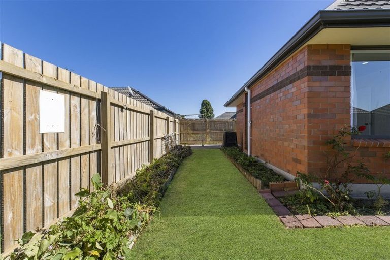 Photo of property in 19 Old Park Place, Takanini, 2112