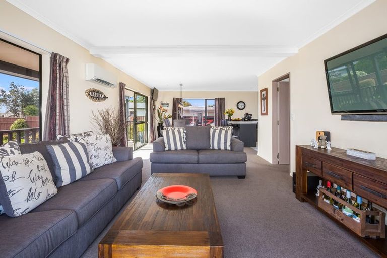 Photo of property in 25 Pine Ridge Terrace, Waikanae Beach, Waikanae, 5036