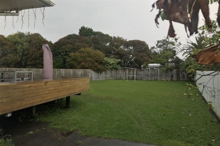 Photo of property in 117 Vodanovich Road, Te Atatu South, Auckland, 0610