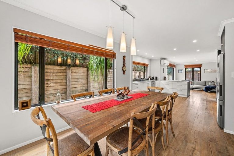 Photo of property in 29 Hogarth Rise, West Harbour, Auckland, 0618