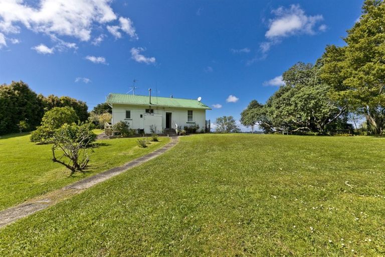 Photo of property in 1 Buckleys Track, Paremoremo, Auckland, 0632