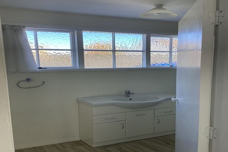 Photo of property in 1/73a Garreg Road, Bryndwr, Christchurch, 8052