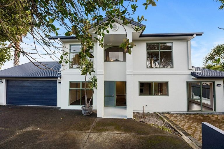 Photo of property in 6 Chadlington Avenue, Henderson, Auckland, 0612