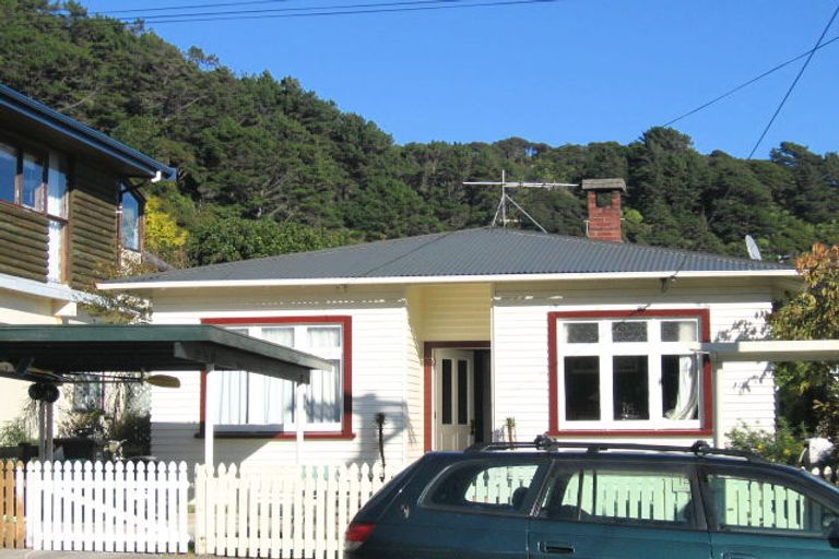 Photo of property in 12 Matipo Street, Eastbourne, Lower Hutt, 5013
