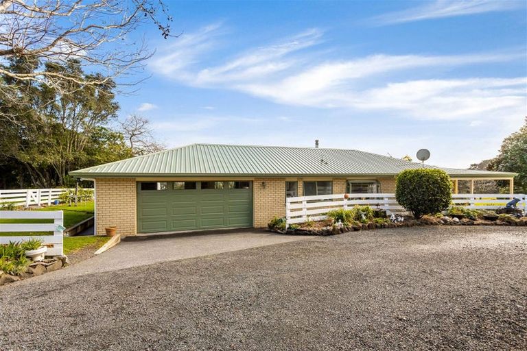 Photo of property in 192 Muriwai Valley Road, Muriwai, Waimauku, 0881