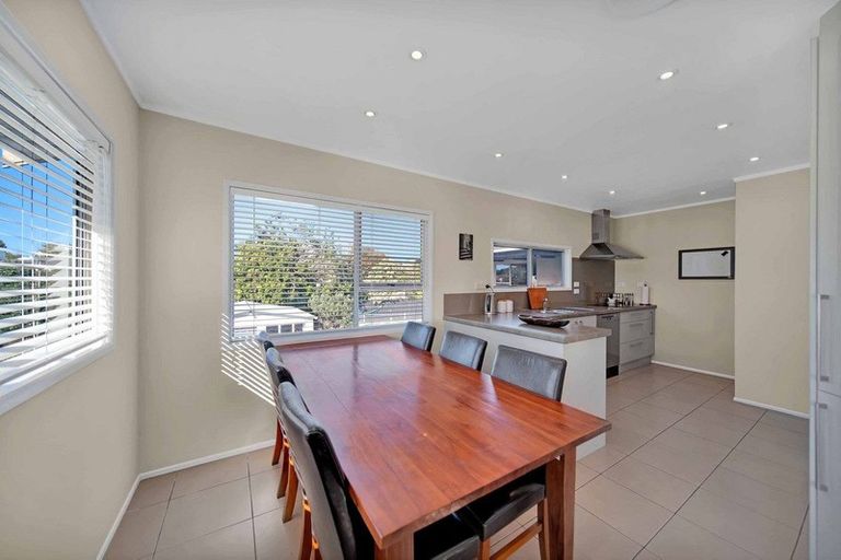 Photo of property in 10 Snowden Place, Opaheke, Papakura, 2113