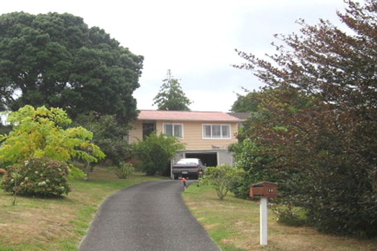 Photo of property in 19 Sunnyfield Crescent, Glenfield, Auckland, 0629