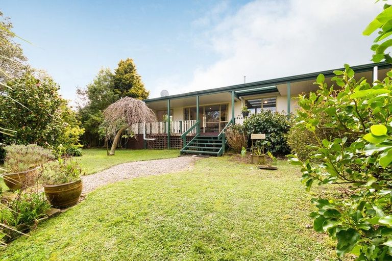 Photo of property in 68 Pacific Drive, Fitzherbert, Palmerston North, 4410