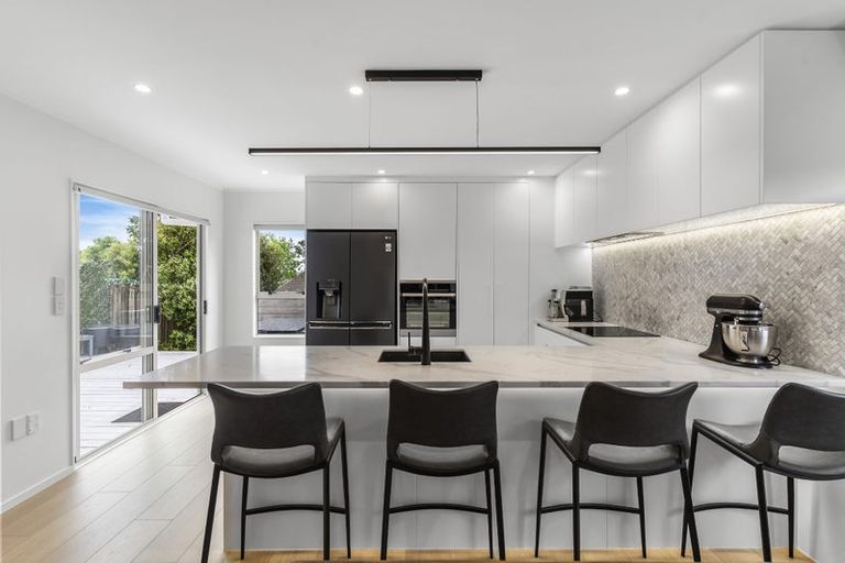 Photo of property in 10 Owl Court, Unsworth Heights, Auckland, 0632