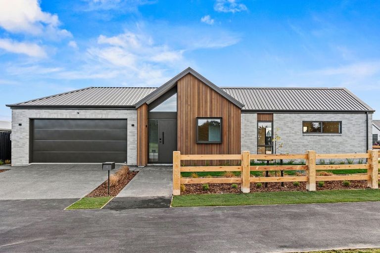 Photo of property in 1 Greystone Close, Halswell, 8025